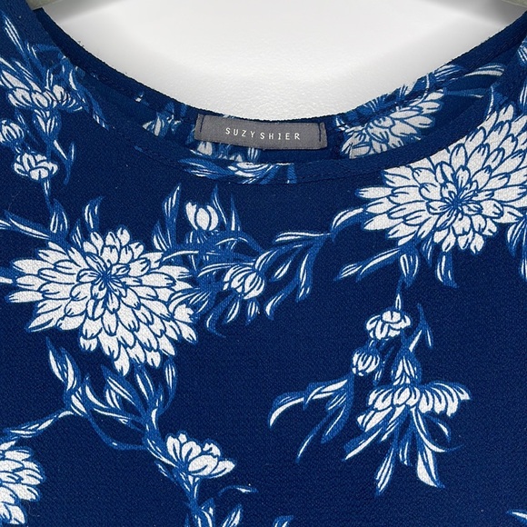 Suzy Shier Blue and White Floral top with back tie Size XS/XP - Picture 2 of 8